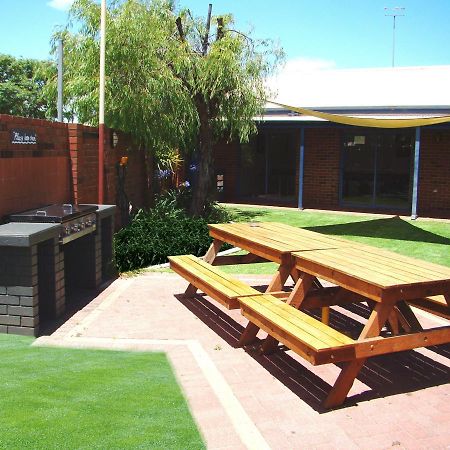 Dunsborough Inn Backpackers Extérieur photo